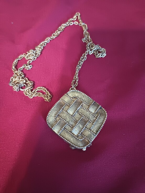 Jewelry - Vintage Aviance By Prince Matchabelli Perfume Locket Necklace. 32" Chain